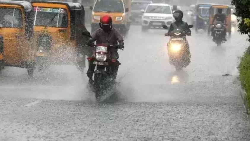 வெய்யில் அடிக்குதுனு நினைக்காதீங்க.. வெளுக்கப் போகுது மழை.. வானிலை எச்சரிக்கை!!