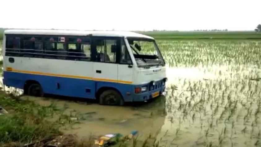 தஞ்சையில் பரபரப்பு.. தனியார் பள்ளி மாணவர்களுக்கு நேர்ந்த சோகம்!!