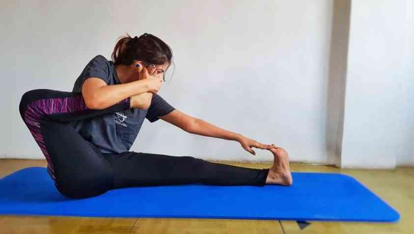 Akarna Dhanurasana Yoga: காது தொடர்பான நோய்களை விரட்டி அடிக்கும் அகர்ண தனுராசனம்.. செய்வது எப்படி?