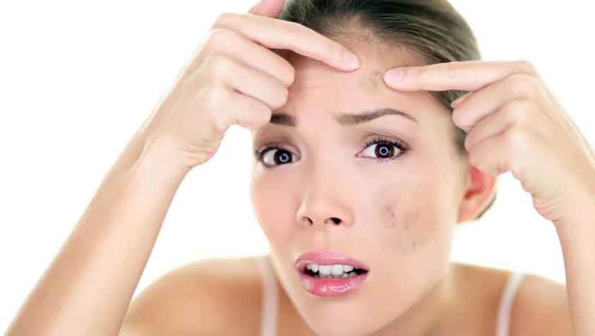 வீட்டிலேயே முகத்தில் ஏற்படும் கருமையை நீக்குவது எப்படி | dark spots on face removal tips