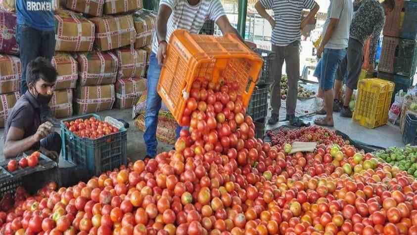 குட் நியூஸ் மக்களே..அதிரடியாக குறைந்த தக்காளி விலை...