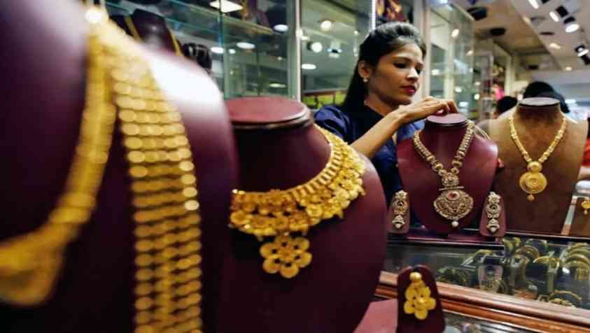 Gold price today : தங்கம் விலை கடும் சரிவு..? சென்னையில் எவ்வளவு தெரியுமா..?