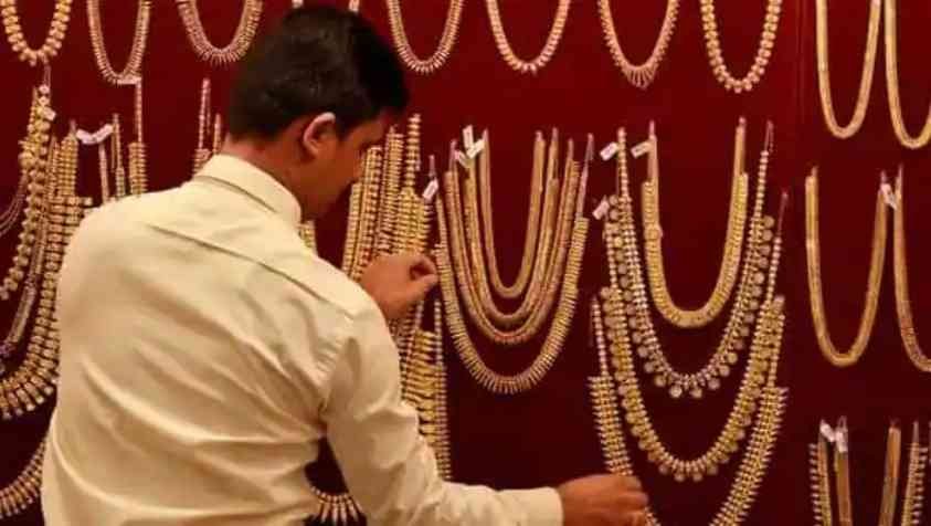 Gold price today :  சரிவில் தங்கம் விலை..? சென்னையில் எவ்வளவு தெரியுமா..?