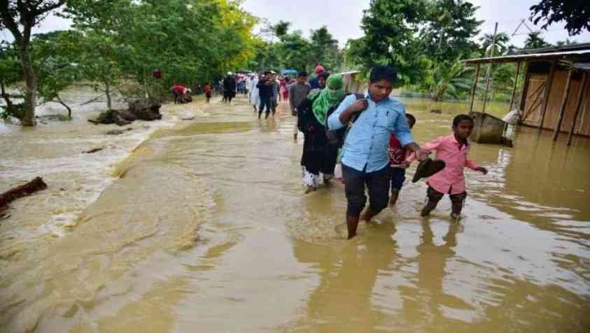 31 லட்சம் பேர் பாதிப்பு.. வரலாறு காணாத வெள்ளம்.. தவிக்கும் அஸ்ஸாம் மக்கள்!!