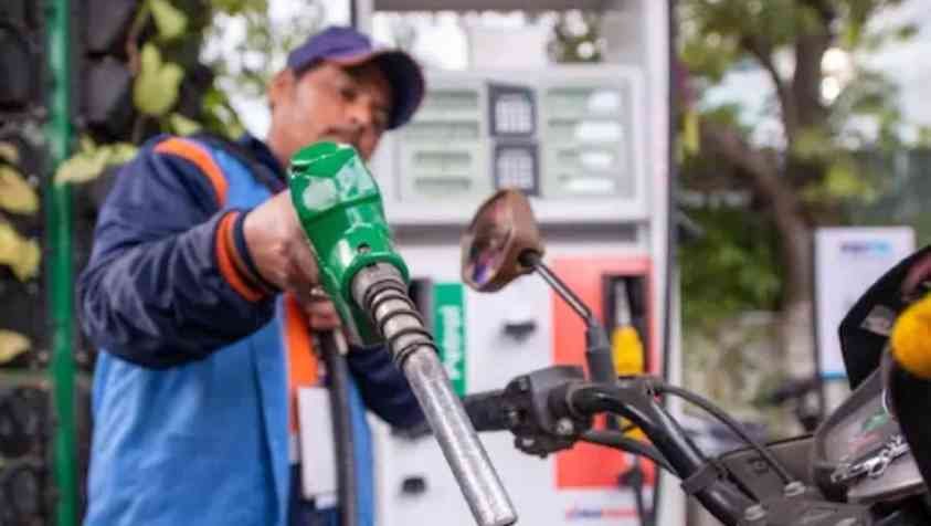 Petrol price today : பெட்ரோல், டீசல் விலை நிலவரம்...!!  சென்னையில் இன்றும் மாற்றமில்லை.