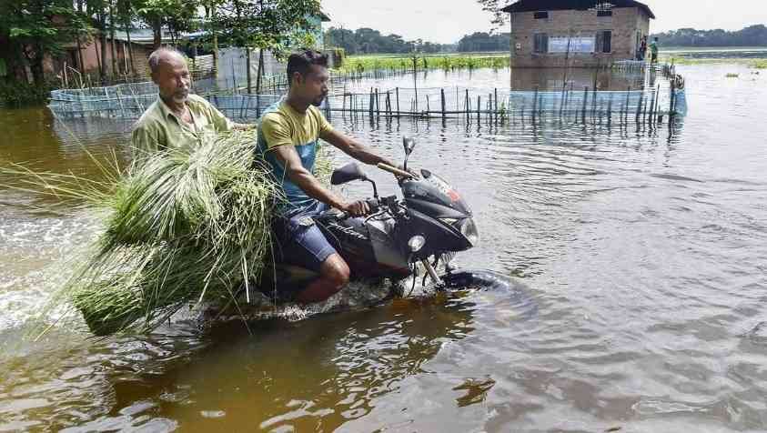 அசாமில் வெள்ளம்:- அதிகரிக்கும் பலி எண்ணிக்கை..!