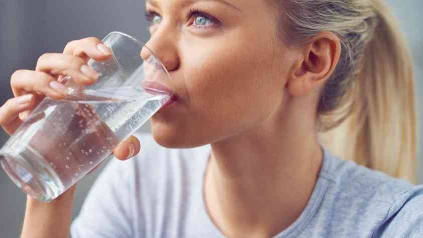 Can I Drink Water In Empty Stomach: தினமும் வெறும் வயிற்றில் தண்ணீர் குடிப்பதால் இவ்வளவு நன்மைகளா?