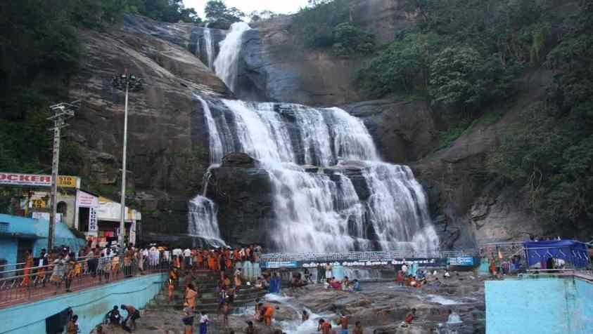 காட்டாற்று வெள்ளம் :- குற்றால அருவிகளில் குளிக்க தடை...!