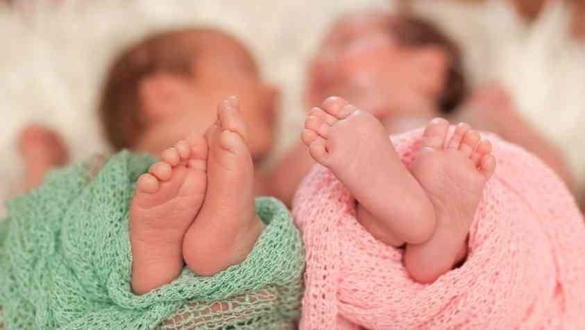 Twin Baby Girl Names in Tamil: இரட்டை அழகு தேவதைகளுக்ககான மாடர்ன் பெயர்கள்..! image