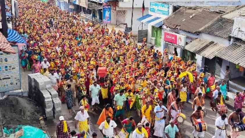 சென்னிமலையில் பால் குட ஊர்வலம்... குவிந்த பக்தர்கள்...