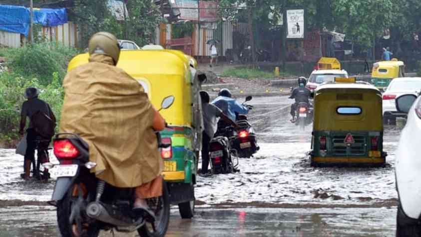 தமிழகத்தில் 5 நாட்களுக்கு கனமழை..! மீனவர்கள் கடலுக்கு செல்ல வேண்டாம்..!