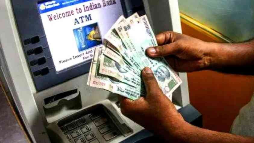ATM-ல் பணம் எடுத்தால் 21 ரூபாய் சேவை கட்டணம்..! இன்று முதல் அமல்..!