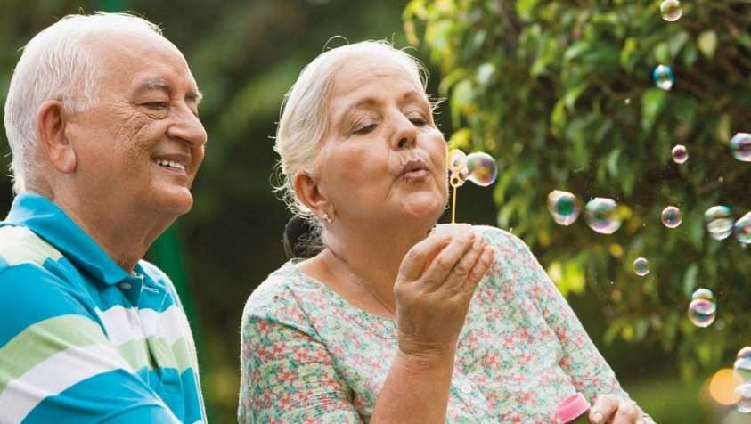 50 வயசுக்கு மேல நமக்கு யார் லோன் தருவா? அப்படி இல்ல கண்டிப்பா தருவாங்க | Home loan for senior citizens 