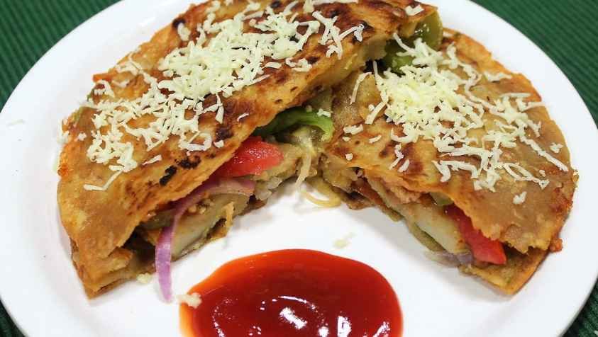 மீந்து போன சப்பாத்தில் சுவையான சப்பாத்தி சாண்ட்விச்! இப்படி செஞ்சி பாருங்க.!|Chapati Sandwich Recipe