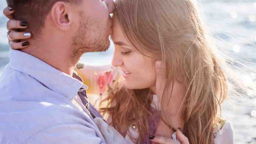 ஒரு முத்தம் என்னவெல்லாம் செய்யும்...? | Scientific Facts About Kissing in Tamil